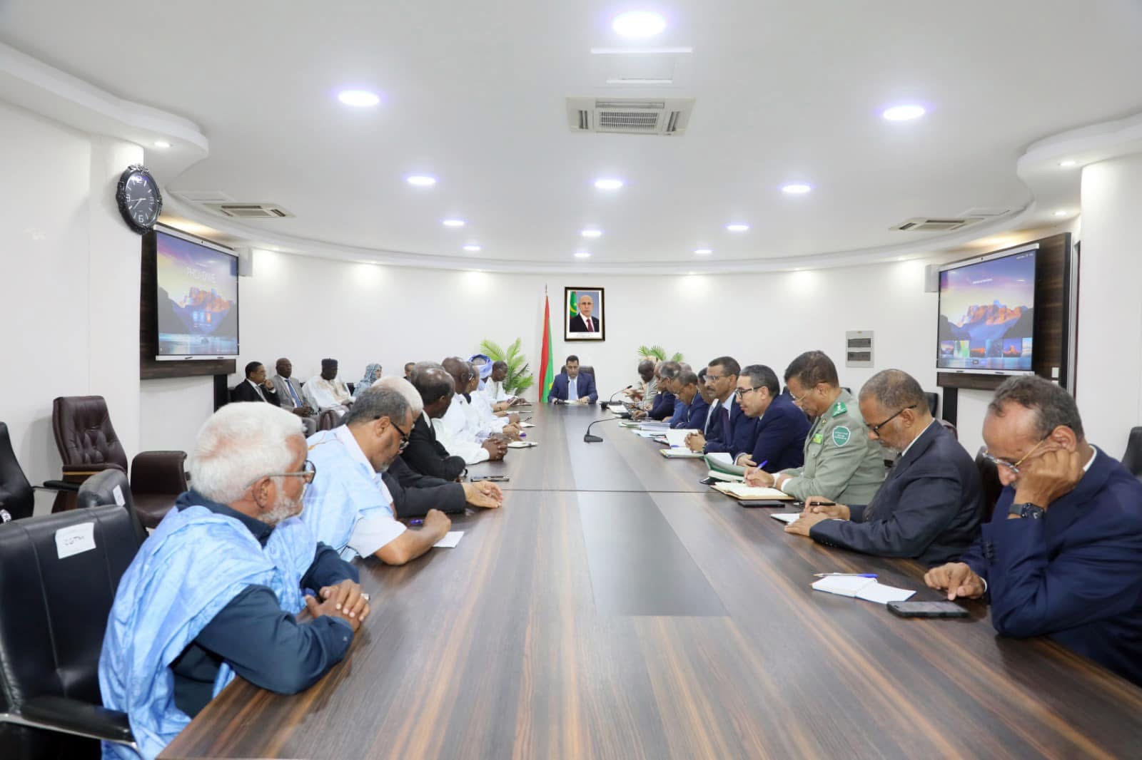 الحكومة تعزز التنسيق لضمان تموين السوق ومواجهة تقلبات الأسعار